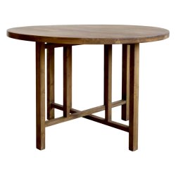 Rundt spisebord i grantr