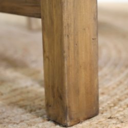 Rundt spisebord i grantr