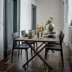 Spisebord i massiv egetr�