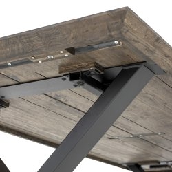 Spisebord i massiv egetr�