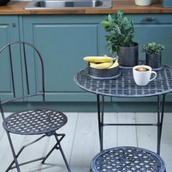 Caf�bord i jern med fransk flet