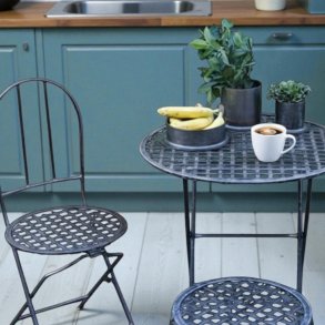 Caf�bord i jern med fransk flet