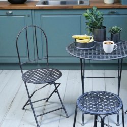 Stol i jern med fransk fletsde (St af 2)