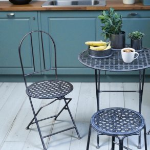 Stol i jern med fransk fletsde (St af 2)