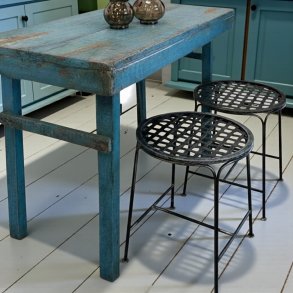 Skammel i jern med fransk fletsde