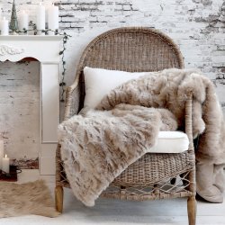 Rattan l�nestol i flet