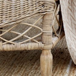 Rattan l�nestol i flet