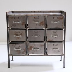 Jern Kommode med 9 skuffer