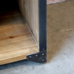 Retro reol med jernbeslag