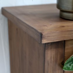 Rustikt hndlavet skoskab