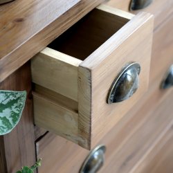 Rustikt hndlavet skoskab