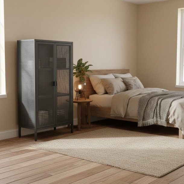 Sort mahogni skab med rattan