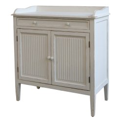 Hvidt skab med rillede lger