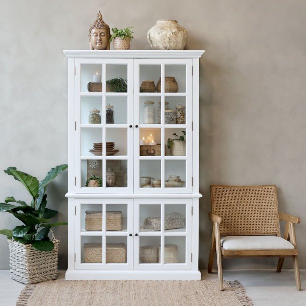 Hvidt vitrineskab med 4 glasl�ger