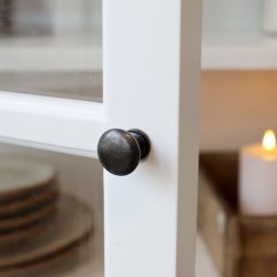 Hvidt vitrineskab med 4 glasl�ger