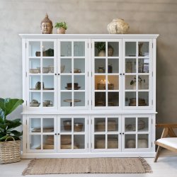 Hvidt vitrineskab med 8 glasl�ger