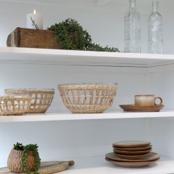 Hvidt vitrineskab med 8 glasl�ger