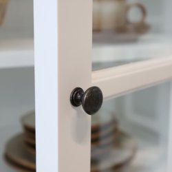 Hvidt vitrineskab med 8 glasl�ger