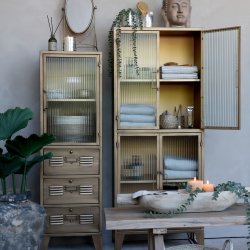 Messing vitrineskab med klaplger