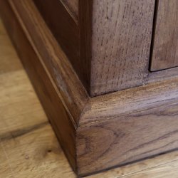 Natur vitrineskab med 2 lger