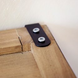 Klassisk vitrineskab natur